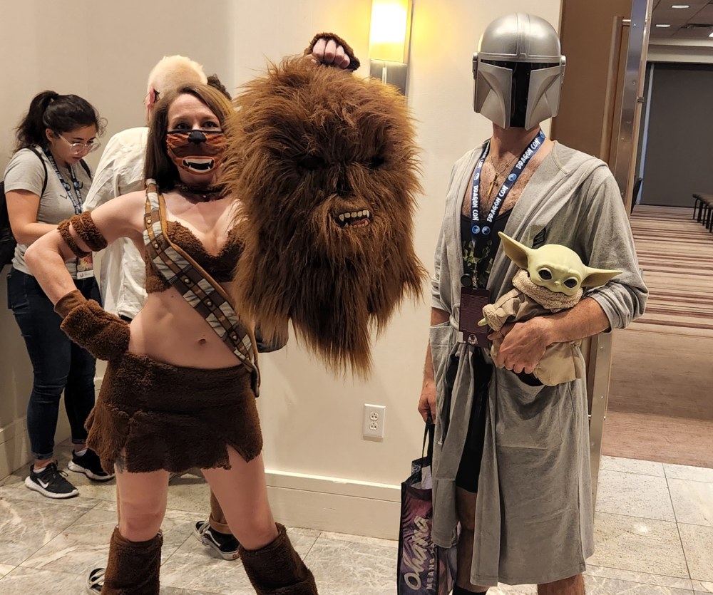 sexy chewy and the mandalorian at dragoncon 2022