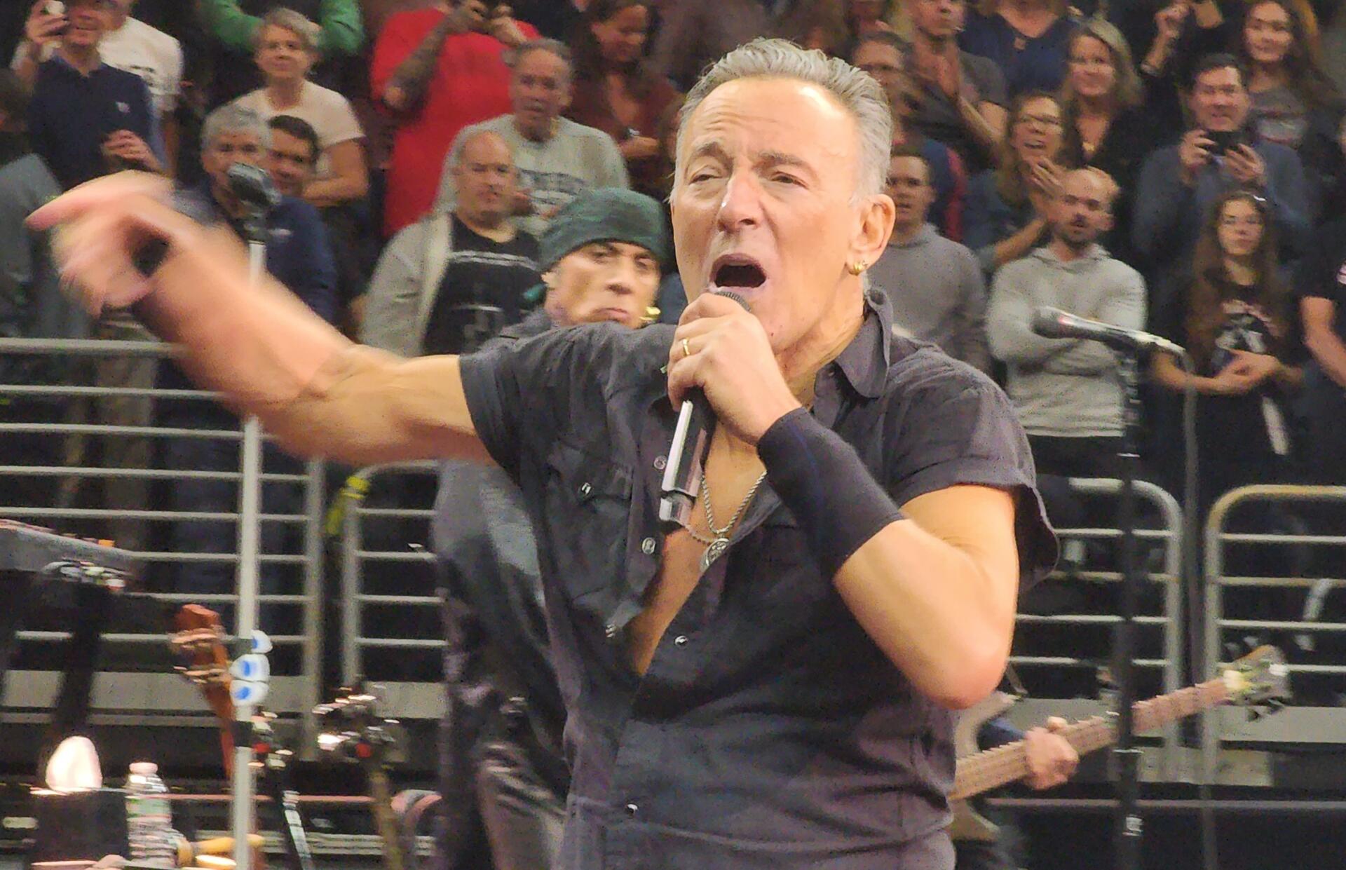 Bruce Springsteen – Nightshift Lyrics